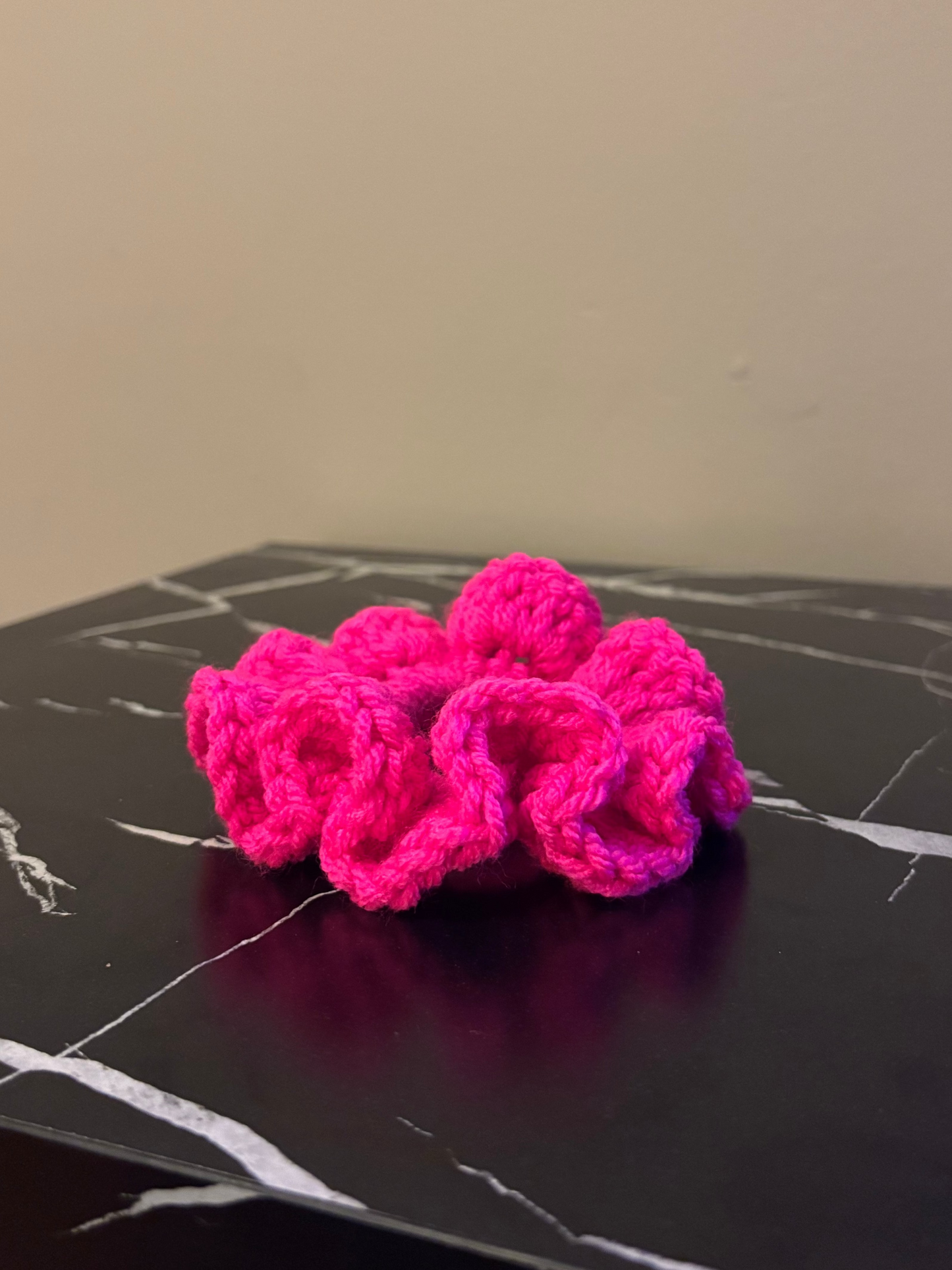 Small scrunchie pink